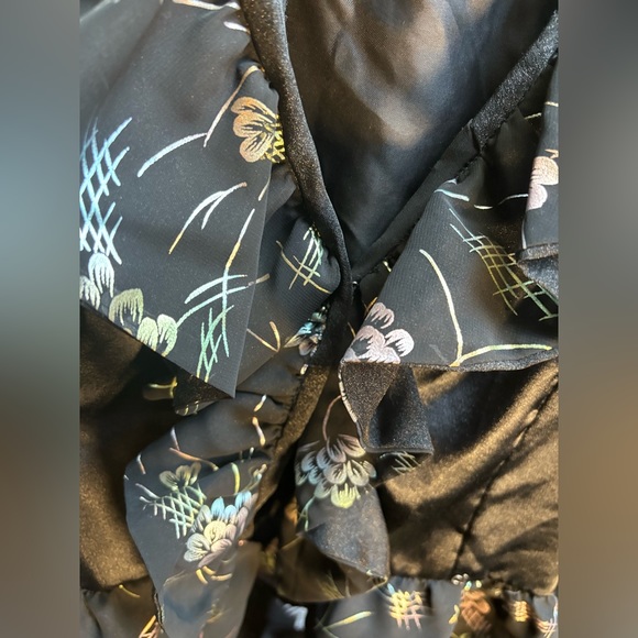 Beautiful blouse 🌼 - Picture 6 of 6